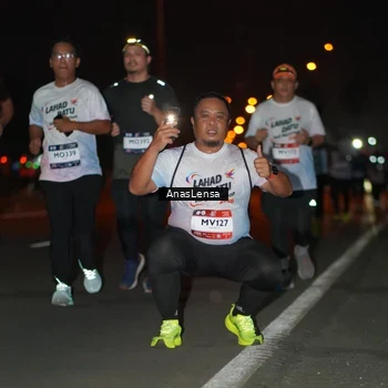 Runner Photo 7648741
