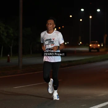 Runner Photo 7649089