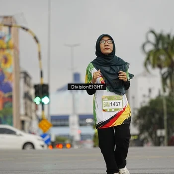Runner Photo 7649093