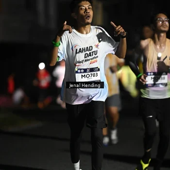 Runner Photo 7649112