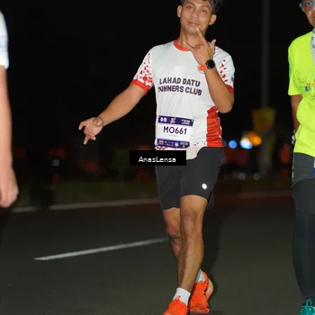 Runner Photo 7649573