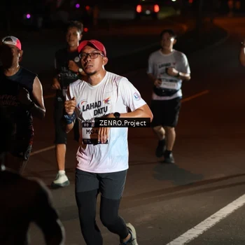 Runner Photo 7649645