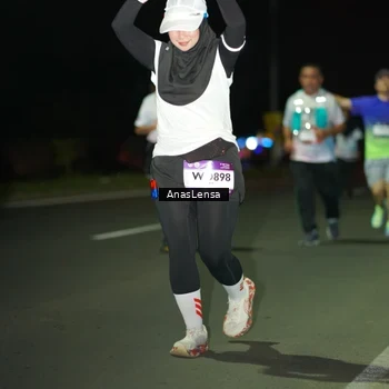 Runner Photo 7649672