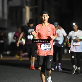 Runner Photo 7649701