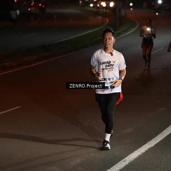 Runner Photo 7649777
