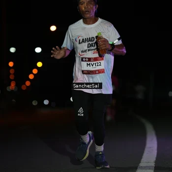 Runner Photo 7649912