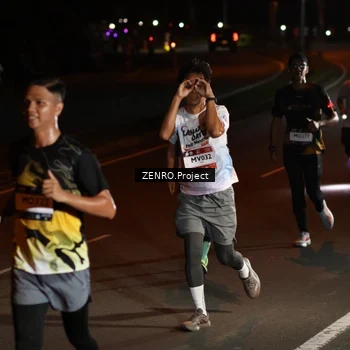 Runner Photo 7649940