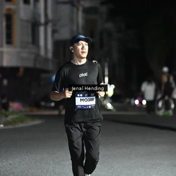 Runner Photo 7649953