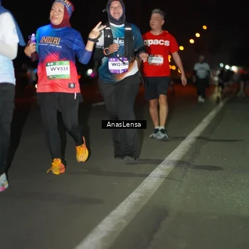 Runner Photo 7649993