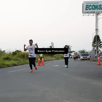 Runner Photo 7650035