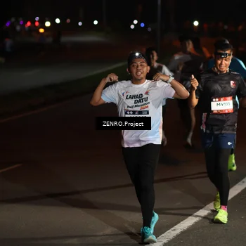 Runner Photo 7650071