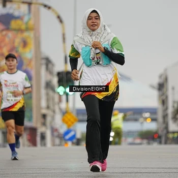 Runner Photo 7650074