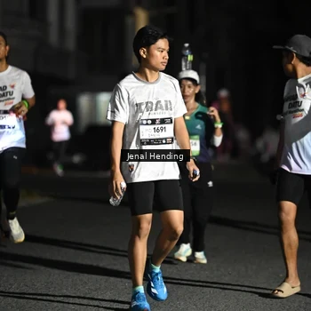 Runner Photo 7650165