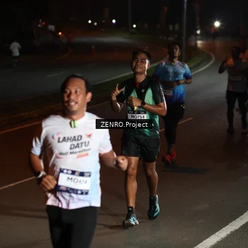 Runner Photo 7650278