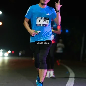Runner Photo 7650505