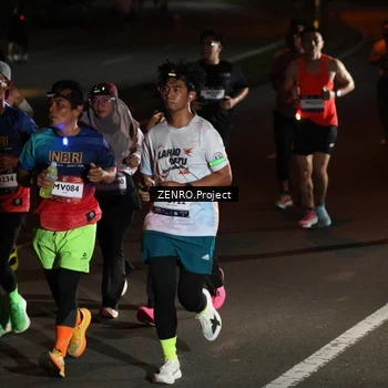 Runner Photo 7650595