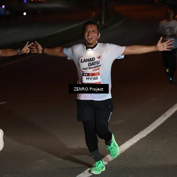 Runner Photo 7650686