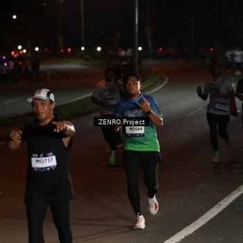 Runner Photo 7650817