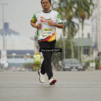 Runner Photo 7650873