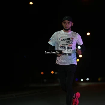 Runner Photo 7651024