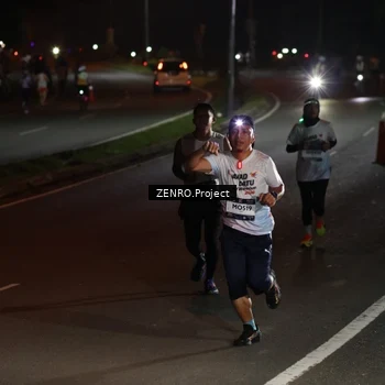 Runner Photo 7651108