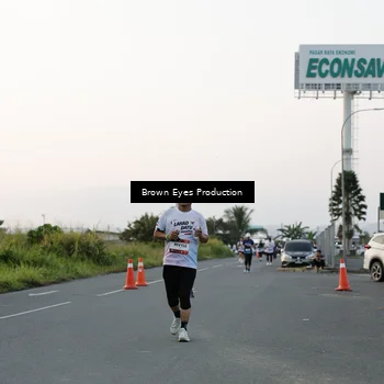 Runner Photo 7651342