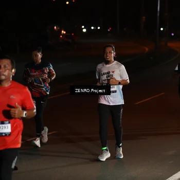 Runner Photo 7651372
