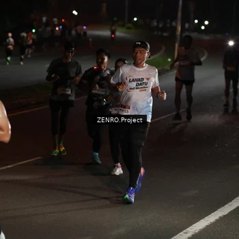 Runner Photo 7651498