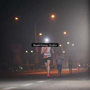 Runner Photo 7651698