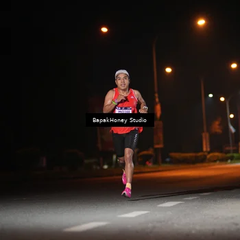 Runner Photo 7651701