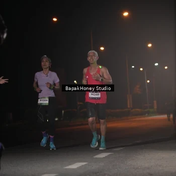 Runner Photo 7651875
