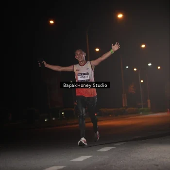 Runner Photo 7651876