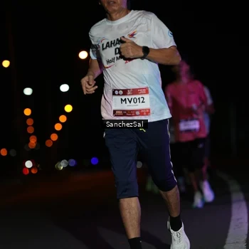 Runner Photo 7651994