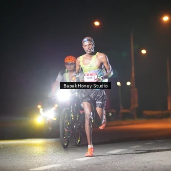Runner Photo 7652049