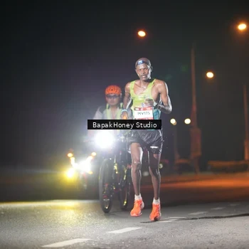 Runner Photo 7652084