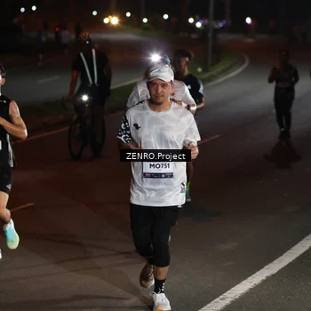 Runner Photo 7652514