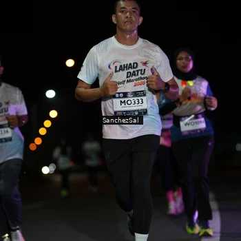 Runner Photo 7652565