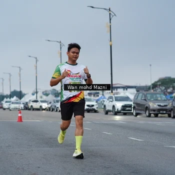 Runner Photo 7653030