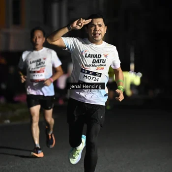 Runner Photo 7653044