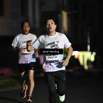 Runner Photo 7653070