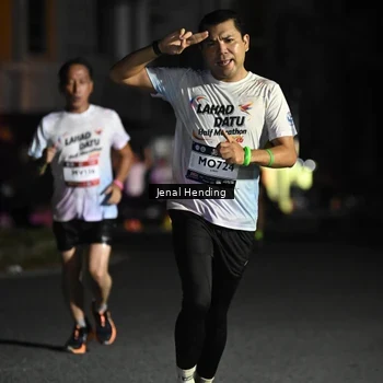 Runner Photo 7653091