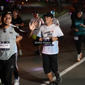 Runner Photo 7653125