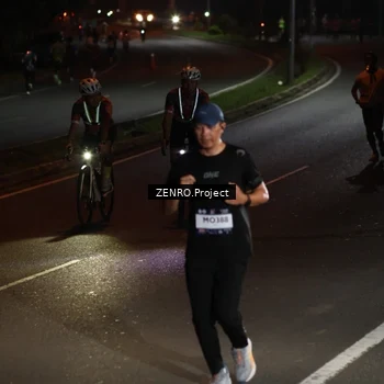 Runner Photo 7653208