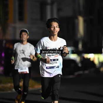 Runner Photo 7653210