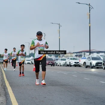 Runner Photo 7653218