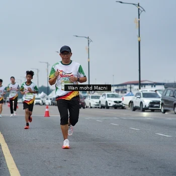 Runner Photo 7653294