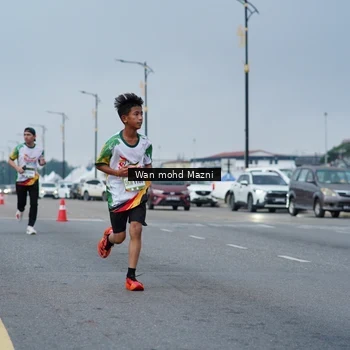 Runner Photo 7653312
