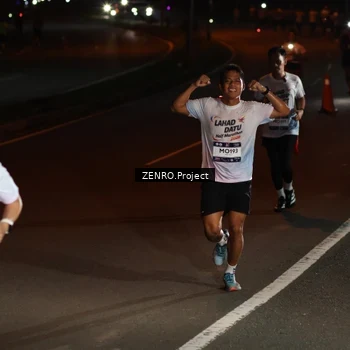 Runner Photo 7653411