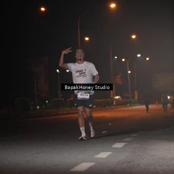 Runner Photo 7653480