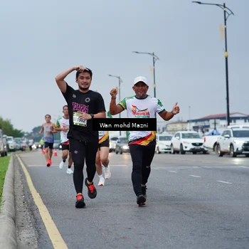 Runner Photo 7653576